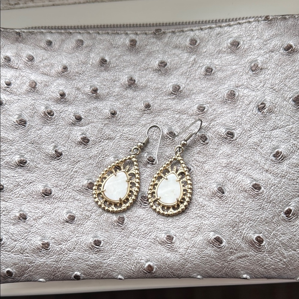 Banana Republic Gold Chain Bracelet and gold Teardrop Earrings w/ white center. - Picture 7 of 8